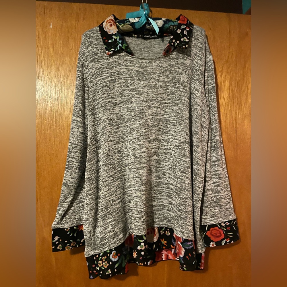 Gray Floral Trim Women's Top 🥀